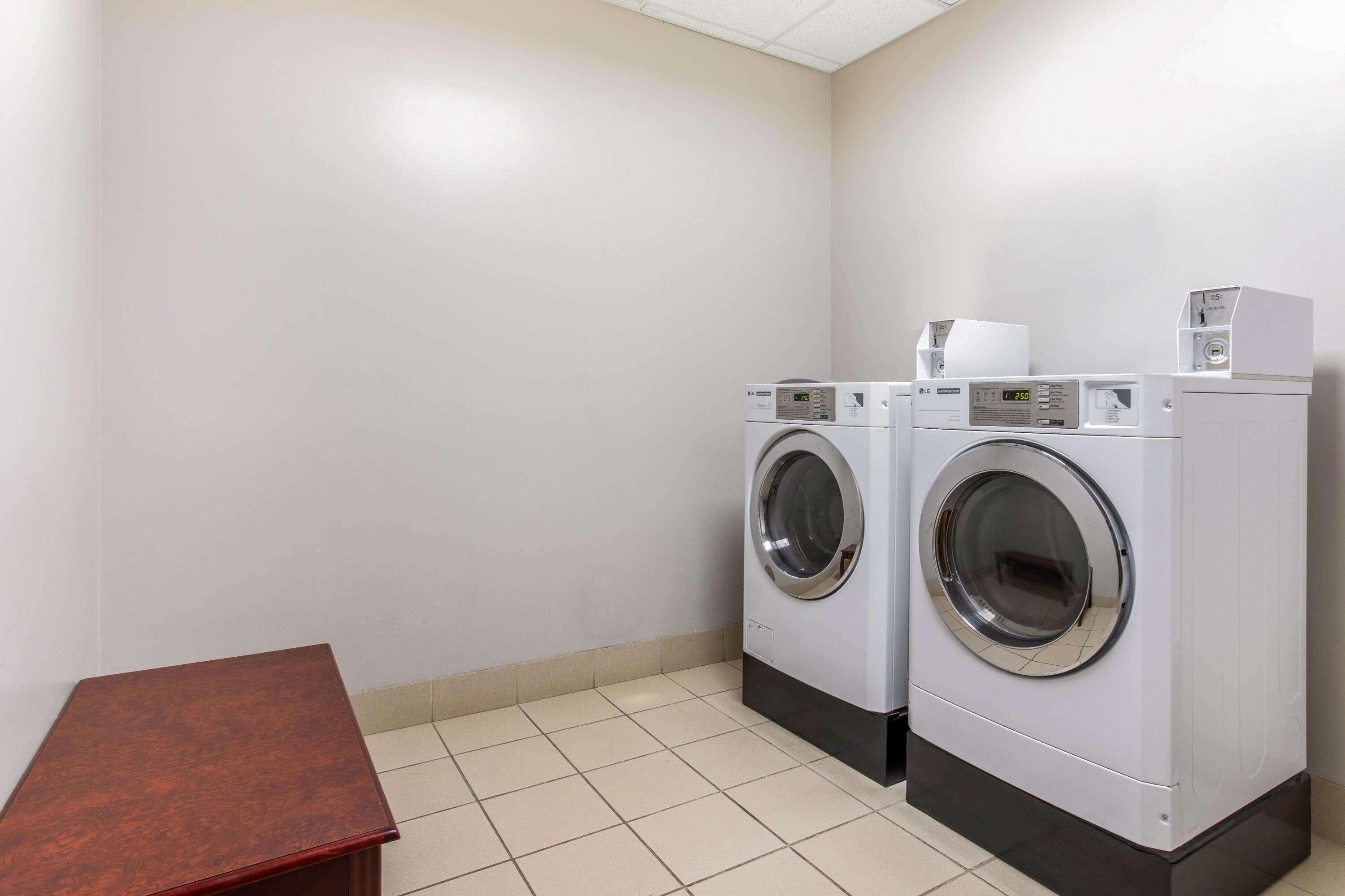 La Quinta Inn & Suites Фултъндейл Екстериор снимка
